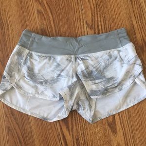 4-way stretch 2.5” speed short - breeze by white